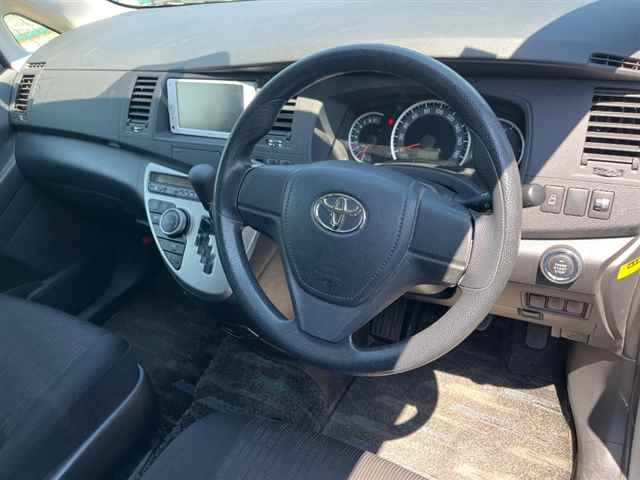 TOYOTA ISIS 2013