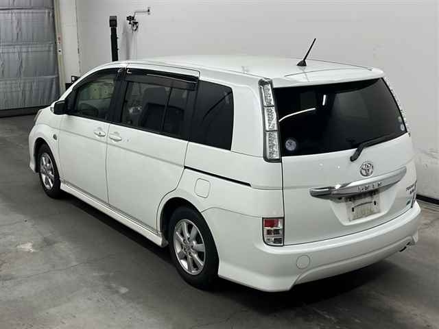 TOYOTA ISIS 2013