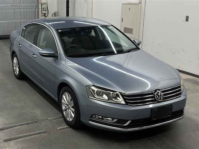 VOLKSWAGEN PASSAT 2013