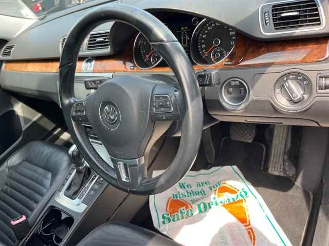 VOLKSWAGEN PASSAT VARIANT 2011