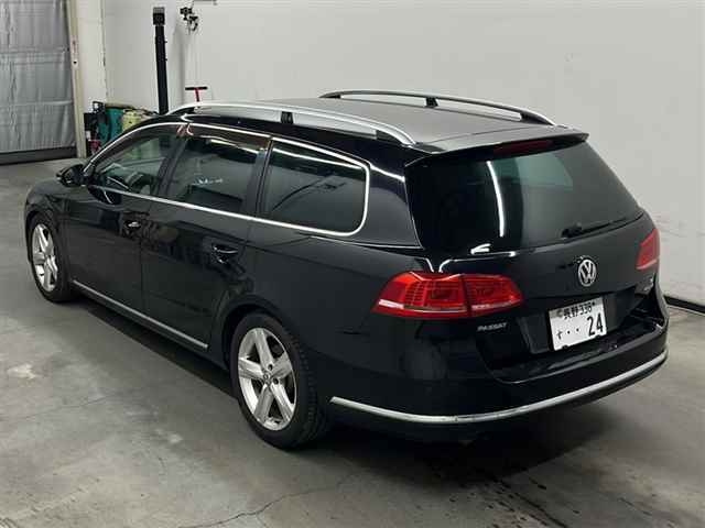 VOLKSWAGEN PASSAT VARIANT 2011