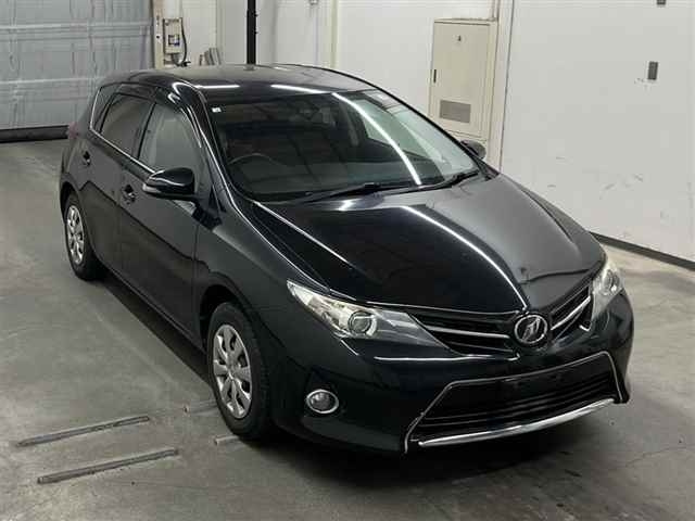 TOYOTA AURIS 2012