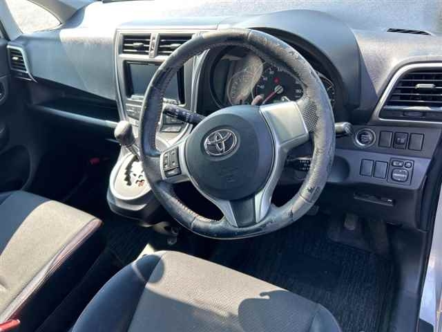 TOYOTA RACTIS 2010