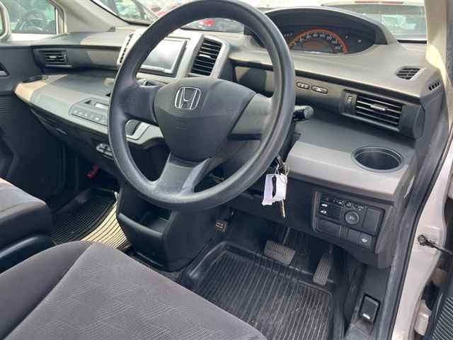 HONDA FREED 2010