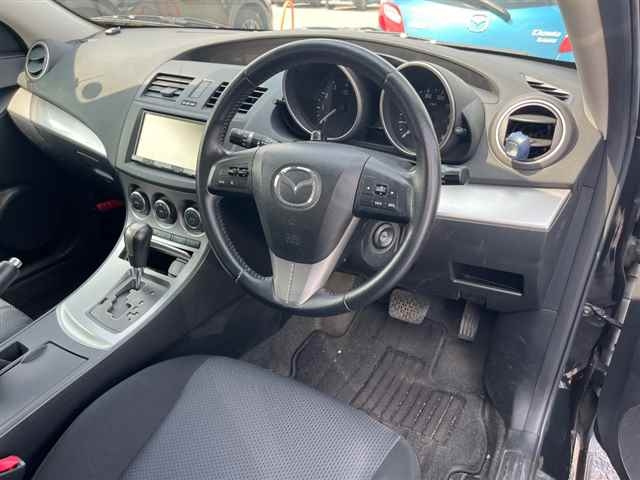 MAZDA AXELA 2010