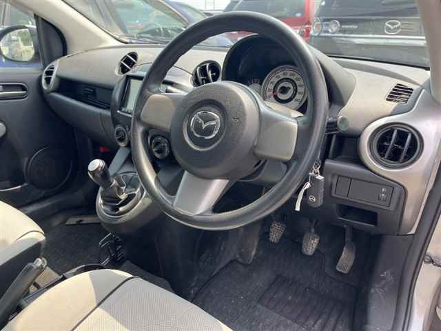 MAZDA DEMIO 2010