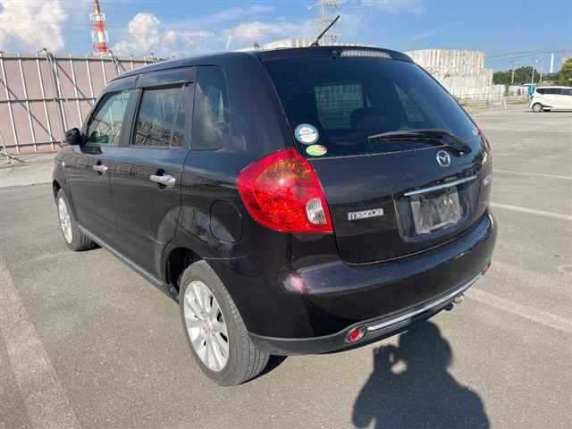 MAZDA VERISA 2010