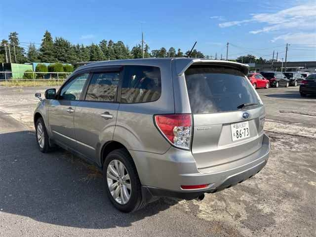 SUBARU FORESTER 2011
