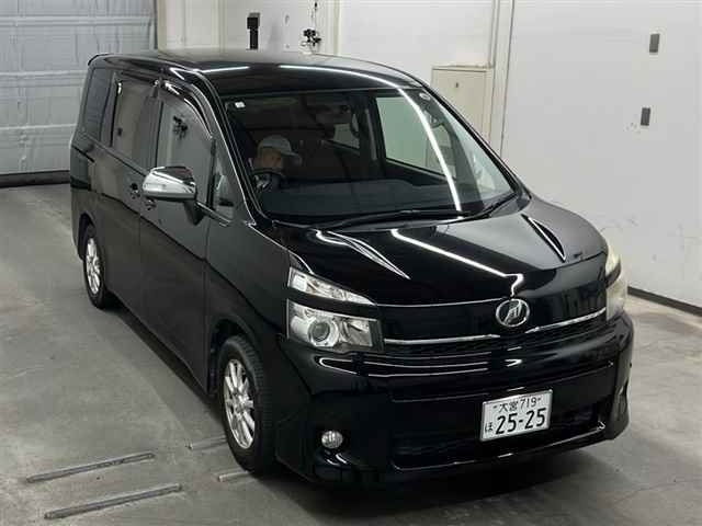 TOYOTA VOXY 2012