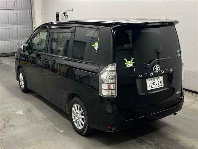 TOYOTA VOXY 2012