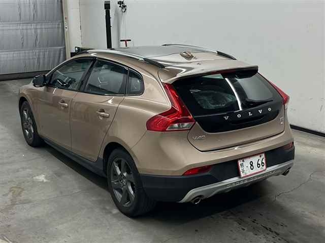 VOLVO V40 2013