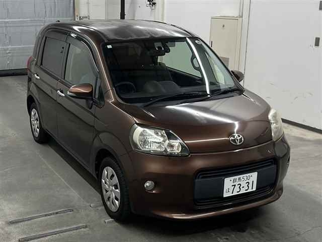 TOYOTA PORTE 2012