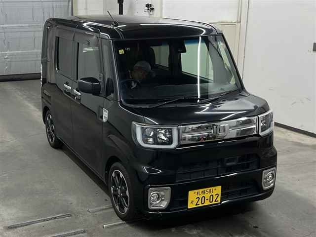 DAIHATSU WAKE 2016