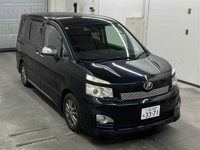 TOYOTA VOXY 2011