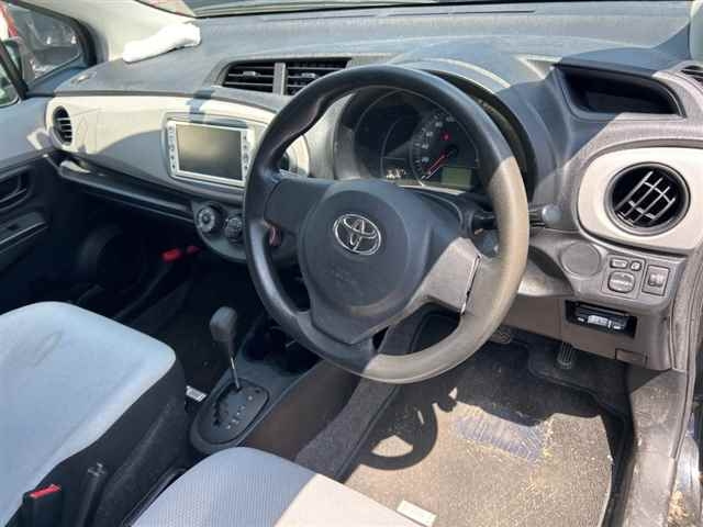 TOYOTA VITZ 2011