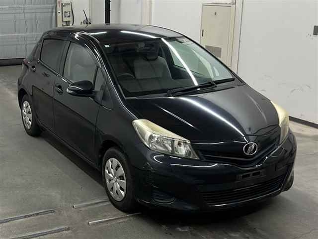 TOYOTA VITZ 2011