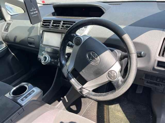 TOYOTA PRIUS ALPHA 2013