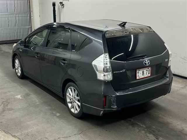 TOYOTA PRIUS ALPHA 2013