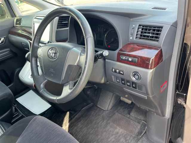 TOYOTA VELLFIRE 2013