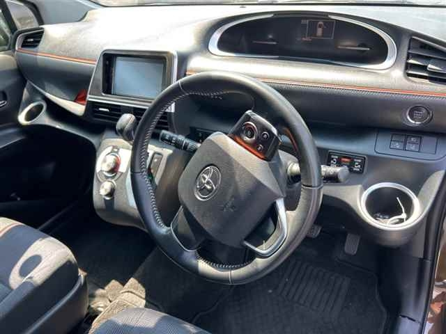 TOYOTA SIENTA 2017