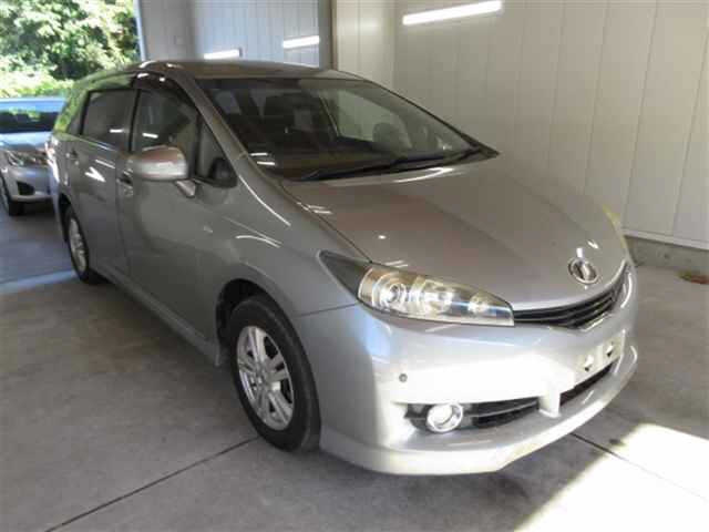 TOYOTA WISH 2011
