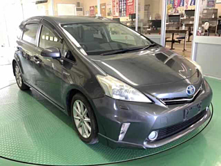 TOYOTA PRIUS ALPHA 2013