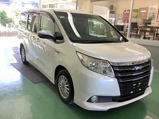 TOYOTA NOAH 2014