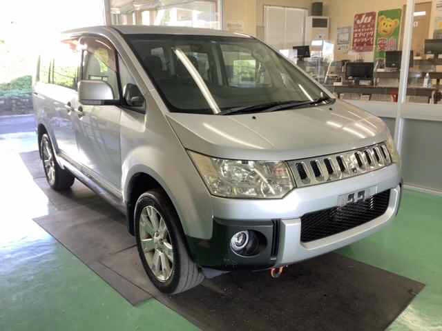 MITSUBISHI DELICA D5 2011