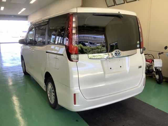 TOYOTA NOAH 2014