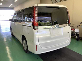 TOYOTA NOAH 2014