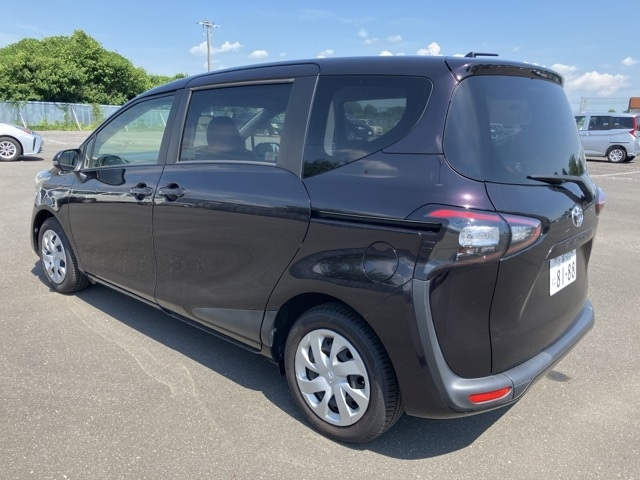 TOYOTA SIENTA 2017