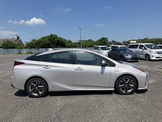 TOYOTA PRIUS 2019