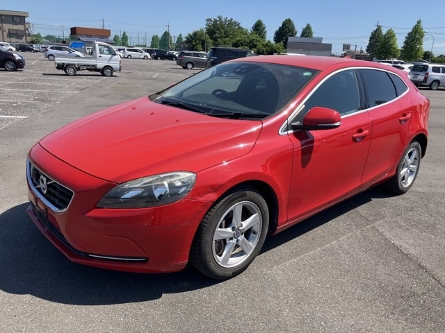 VOLVO V40 2015