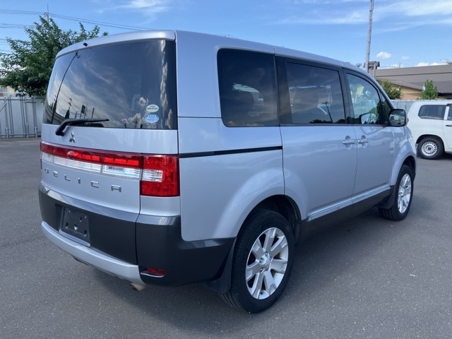 MITSUBISHI DELICA D5 2010