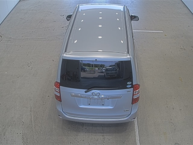 TOYOTA NOAH 2010