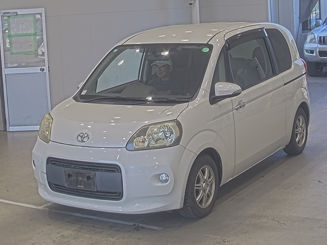 TOYOTA PORTE 2013