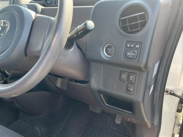 TOYOTA PORTE 2013