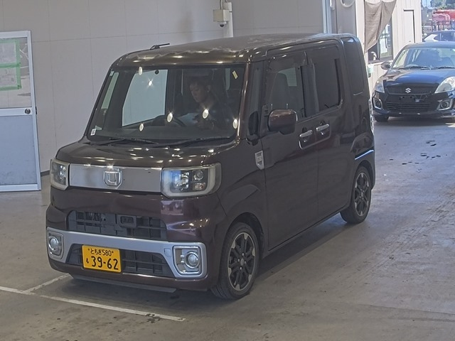 DAIHATSU WAKE 2015