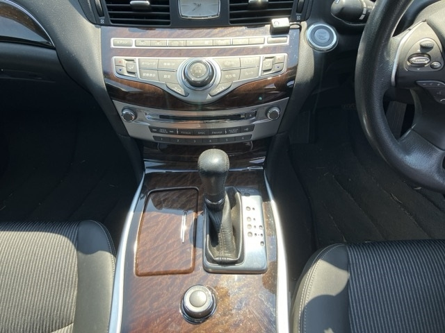 NISSAN FUGA 2010