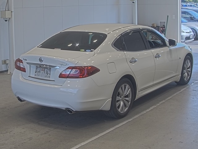NISSAN FUGA 2010