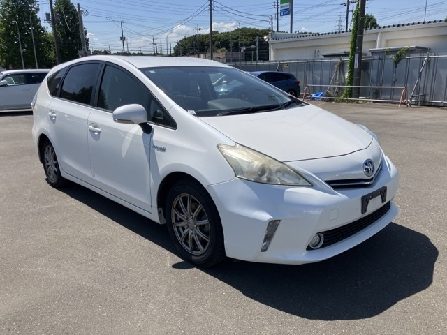 TOYOTA PRIUS ALPHA 2012