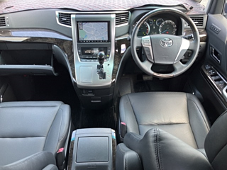 TOYOTA VELLFIRE 2011
