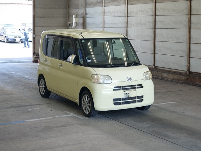 DAIHATSU TANTO 2011