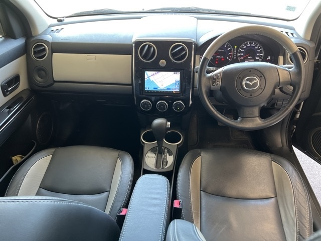 MAZDA VERISA 2010