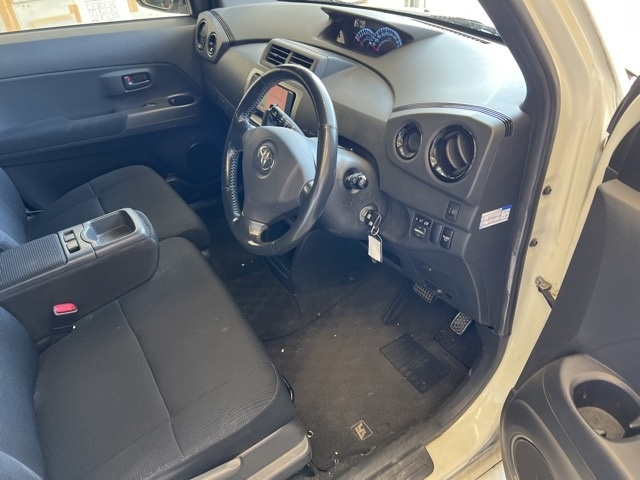 TOYOTA BB 2010