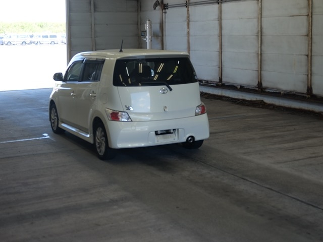 TOYOTA BB 2010