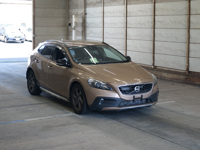 VOLVO V40 2014