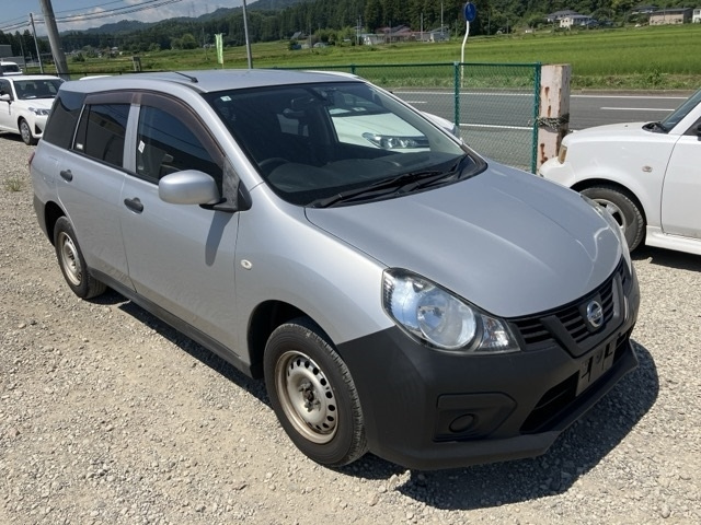 NISSAN AD 2018