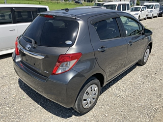 TOYOTA VITZ 2012