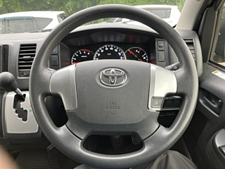 TOYOTA HIACE VAN 2019